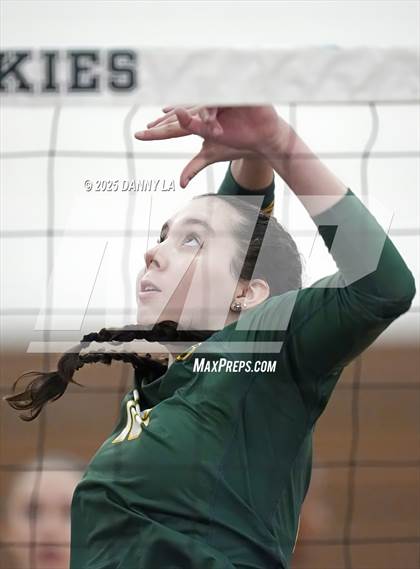 Thumbnail 2 in Georgetown Visitation Prep vs. Charles J. Colgan photogallery.