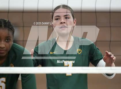 Thumbnail 2 in Georgetown Visitation Prep vs. Charles J. Colgan photogallery.
