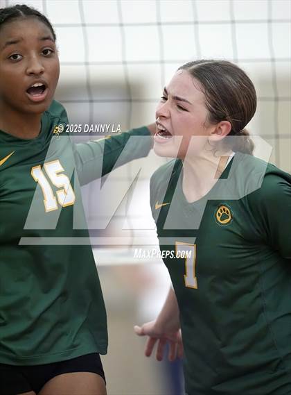 Thumbnail 3 in Georgetown Visitation Prep vs. Charles J. Colgan photogallery.
