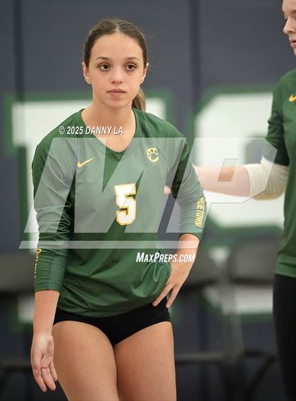 Thumbnail 3 in Georgetown Visitation Prep vs. Charles J. Colgan photogallery.