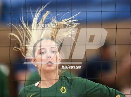 Thumbnail 3 in Georgetown Visitation Prep vs. Charles J. Colgan photogallery.