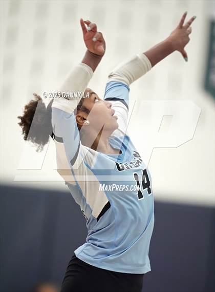 Thumbnail 2 in Georgetown Visitation Prep vs. Charles J. Colgan photogallery.