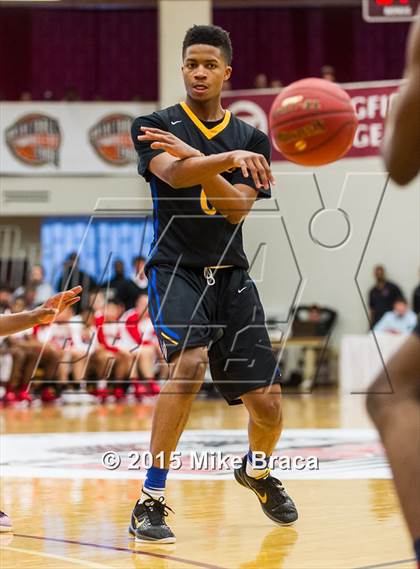 Thumbnail 3 in Archbishop Carroll vs. Simeon (Spalding HoopHall Classic) photogallery.