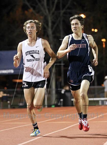 Thumbnail 3 in South West Yosemite League Meet #1 (3200m) photogallery.