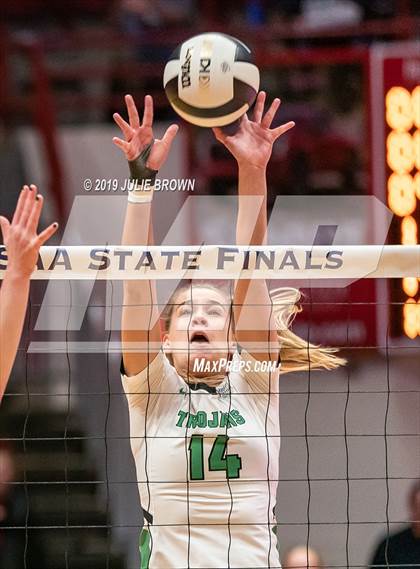 Thumbnail 2 in New Castle vs. Hamilton Southeastern (IHSAA 4A State Final) photogallery.