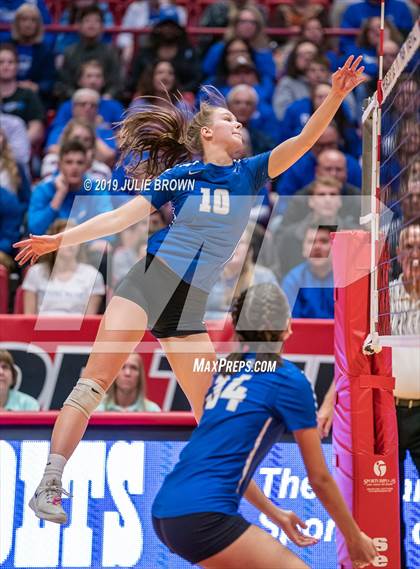 Thumbnail 1 in New Castle vs. Hamilton Southeastern (IHSAA 4A State Final) photogallery.