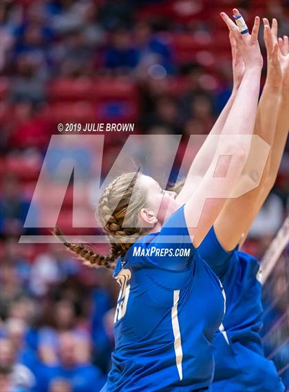 Thumbnail 1 in New Castle vs. Hamilton Southeastern (IHSAA 4A State Final) photogallery.