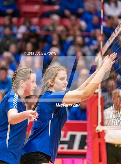 Thumbnail 3 in New Castle vs. Hamilton Southeastern (IHSAA 4A State Final) photogallery.