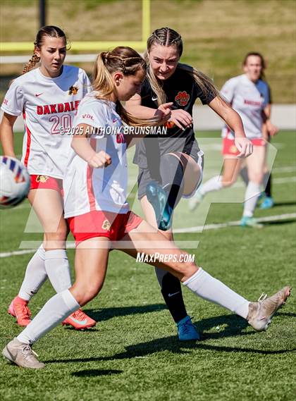 Thumbnail 2 in Roseville vs. Oakdale (CIF SJS D3 Final) photogallery.