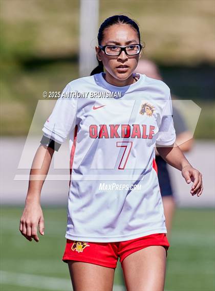 Thumbnail 1 in Roseville vs. Oakdale (CIF SJS D3 Final) photogallery.