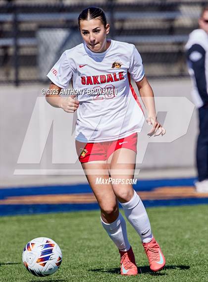 Thumbnail 2 in Roseville vs. Oakdale (CIF SJS D3 Final) photogallery.