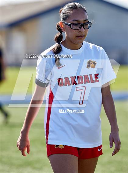 Thumbnail 3 in Roseville vs. Oakdale (CIF SJS D3 Final) photogallery.