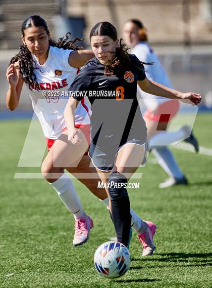 Thumbnail 3 in Roseville vs. Oakdale (CIF SJS D3 Final) photogallery.
