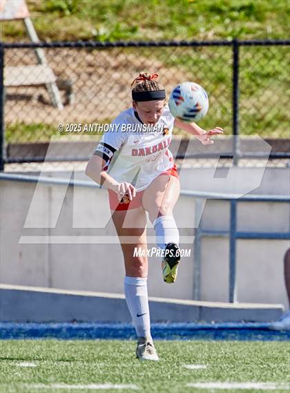 Thumbnail 3 in Roseville vs. Oakdale (CIF SJS D3 Final) photogallery.