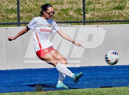 Thumbnail 2 in Roseville vs. Oakdale (CIF SJS D3 Final) photogallery.