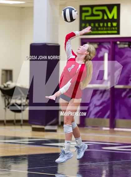 Thumbnail 3 in Bellmont @ Leo photogallery.