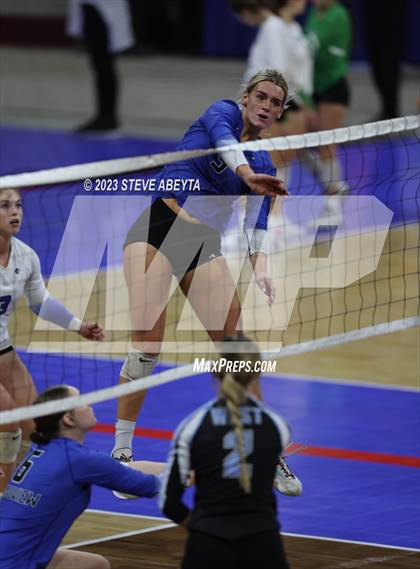 Thumbnail 1 in Valor Christian vs. Grandview (CHSAA 5A Second Round) photogallery.