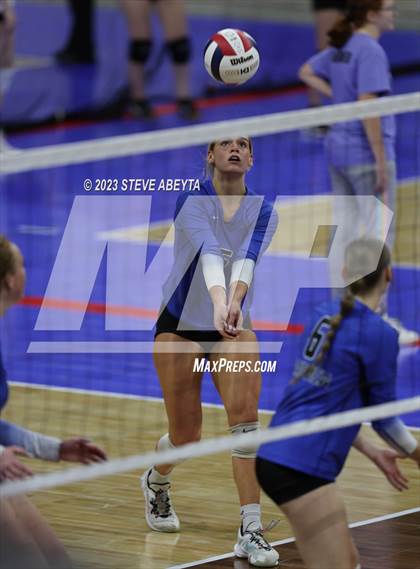 Thumbnail 3 in Valor Christian vs. Grandview (CHSAA 5A Second Round) photogallery.