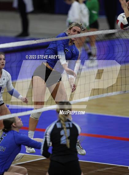 Thumbnail 3 in Valor Christian vs. Grandview (CHSAA 5A Second Round) photogallery.