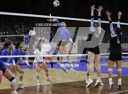 Thumbnail 2 in Valor Christian vs. Grandview (CHSAA 5A Second Round) photogallery.