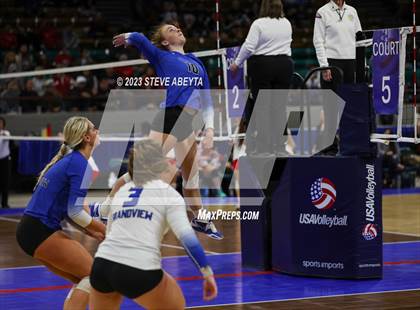 Thumbnail 3 in Valor Christian vs. Grandview (CHSAA 5A Second Round) photogallery.