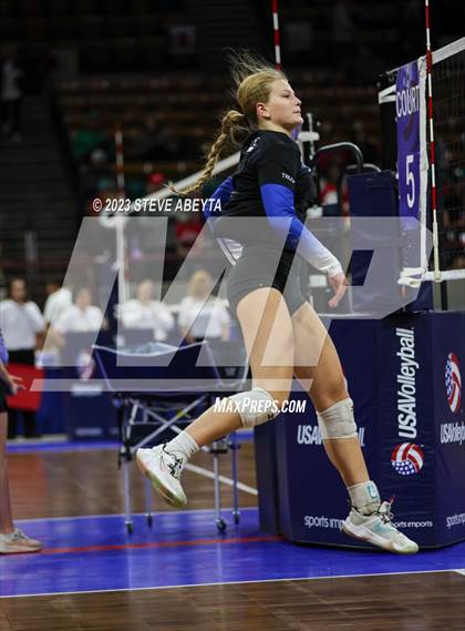 Thumbnail 1 in Valor Christian vs. Grandview (CHSAA 5A Second Round) photogallery.