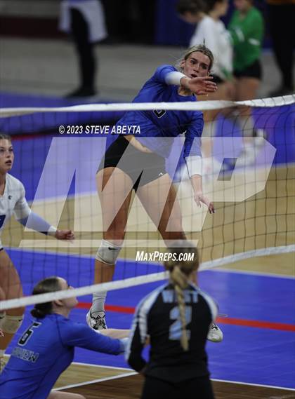 Thumbnail 2 in Valor Christian vs. Grandview (CHSAA 5A Second Round) photogallery.