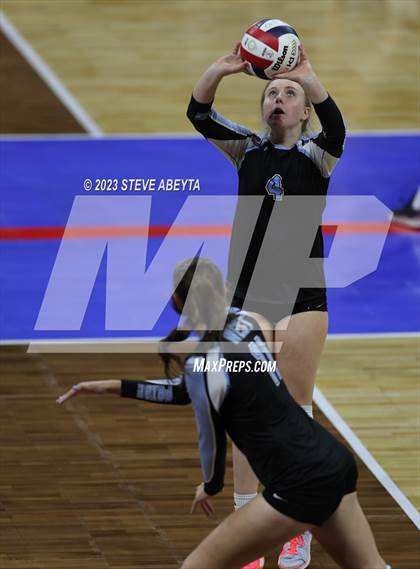 Thumbnail 3 in Valor Christian vs. Grandview (CHSAA 5A Second Round) photogallery.