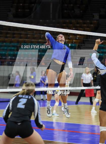 Thumbnail 1 in Valor Christian vs. Grandview (CHSAA 5A Second Round) photogallery.