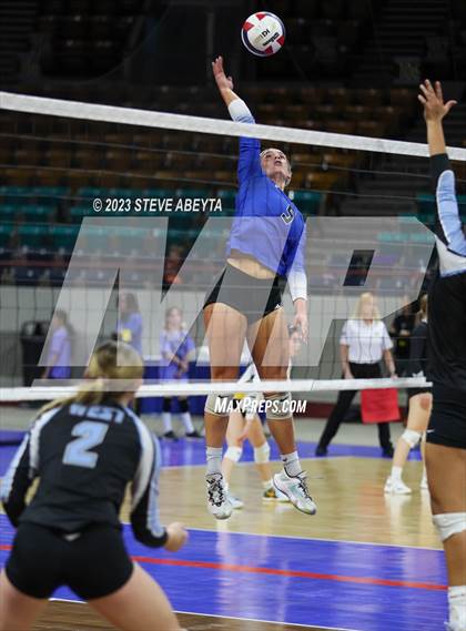 Thumbnail 3 in Valor Christian vs. Grandview (CHSAA 5A Second Round) photogallery.