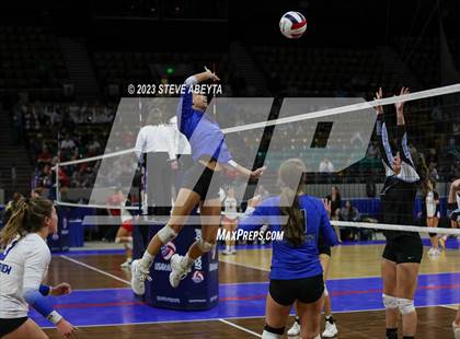 Thumbnail 3 in Valor Christian vs. Grandview (CHSAA 5A Second Round) photogallery.