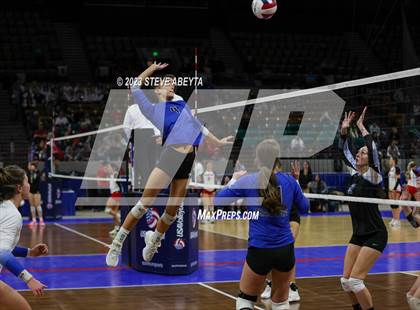 Thumbnail 1 in Valor Christian vs. Grandview (CHSAA 5A Second Round) photogallery.