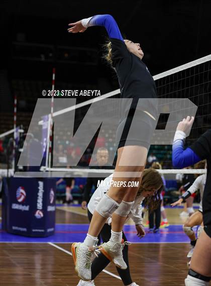 Thumbnail 3 in Valor Christian vs. Grandview (CHSAA 5A Second Round) photogallery.