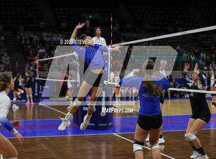 Thumbnail 2 in Valor Christian vs. Grandview (CHSAA 5A Second Round) photogallery.