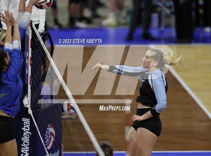 Thumbnail 3 in Valor Christian vs. Grandview (CHSAA 5A Second Round) photogallery.