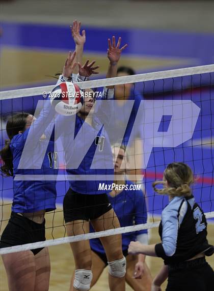 Thumbnail 2 in Valor Christian vs. Grandview (CHSAA 5A Second Round) photogallery.