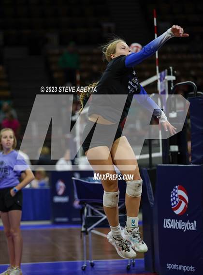 Thumbnail 2 in Valor Christian vs. Grandview (CHSAA 5A Second Round) photogallery.