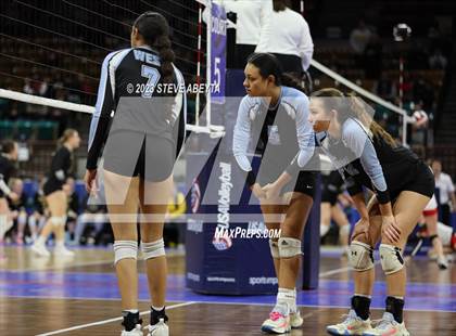 Thumbnail 1 in Valor Christian vs. Grandview (CHSAA 5A Second Round) photogallery.