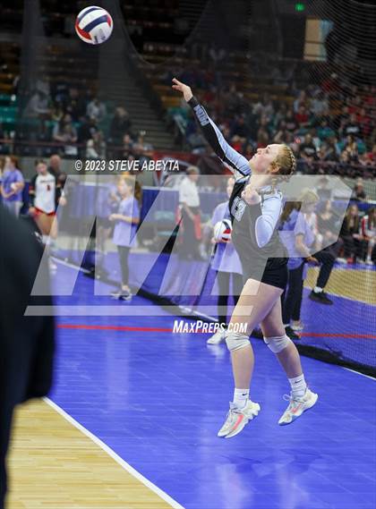 Thumbnail 2 in Valor Christian vs. Grandview (CHSAA 5A Second Round) photogallery.