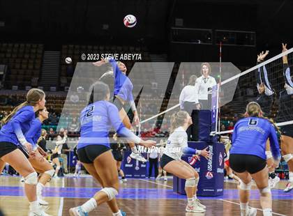 Thumbnail 3 in Valor Christian vs. Grandview (CHSAA 5A Second Round) photogallery.