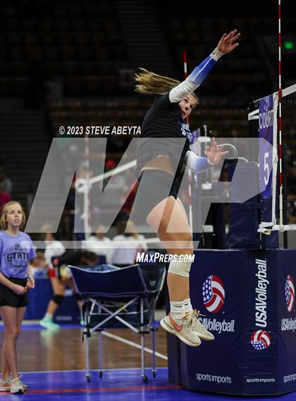 Thumbnail 2 in Valor Christian vs. Grandview (CHSAA 5A Second Round) photogallery.