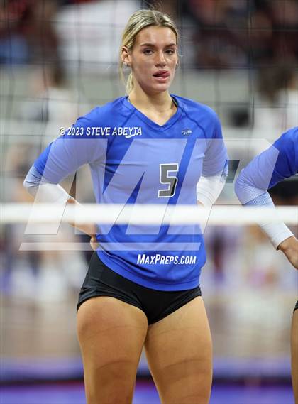 Thumbnail 2 in Valor Christian vs. Grandview (CHSAA 5A Second Round) photogallery.