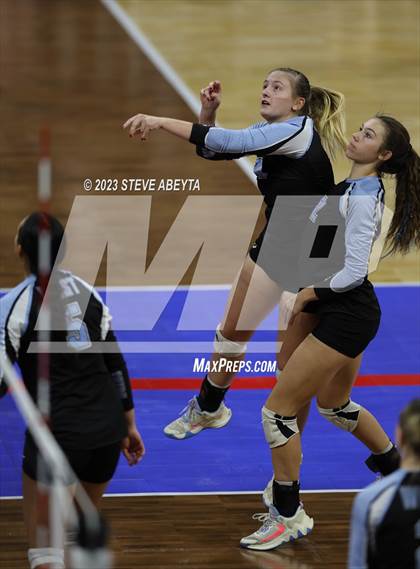 Thumbnail 2 in Valor Christian vs. Grandview (CHSAA 5A Second Round) photogallery.
