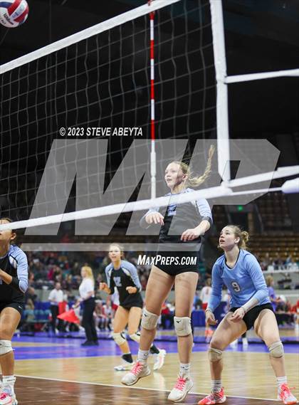 Thumbnail 1 in Valor Christian vs. Grandview (CHSAA 5A Second Round) photogallery.
