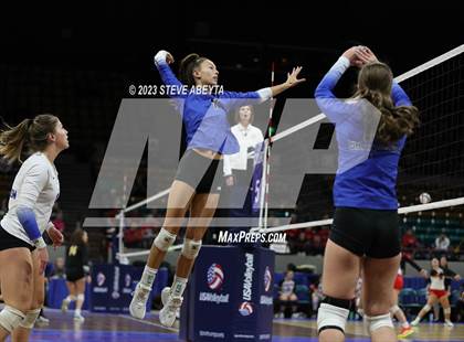 Thumbnail 3 in Valor Christian vs. Grandview (CHSAA 5A Second Round) photogallery.