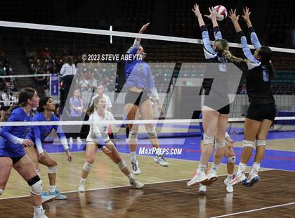 Thumbnail 3 in Valor Christian vs. Grandview (CHSAA 5A Second Round) photogallery.
