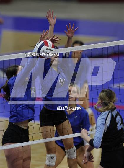 Thumbnail 3 in Valor Christian vs. Grandview (CHSAA 5A Second Round) photogallery.
