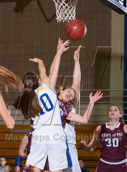 Thumbnail 1 in Bacon Academy vs.  East Lyme photogallery.