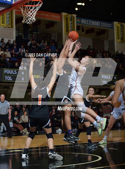 Thumbnail 2 in White Plains vs. Albertus Magnus (NYSPHSAA Section 1 Class 2A Final) photogallery.