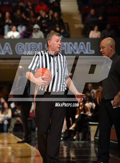 Thumbnail 2 in White Plains vs. Albertus Magnus (NYSPHSAA Section 1 Class 2A Final) photogallery.